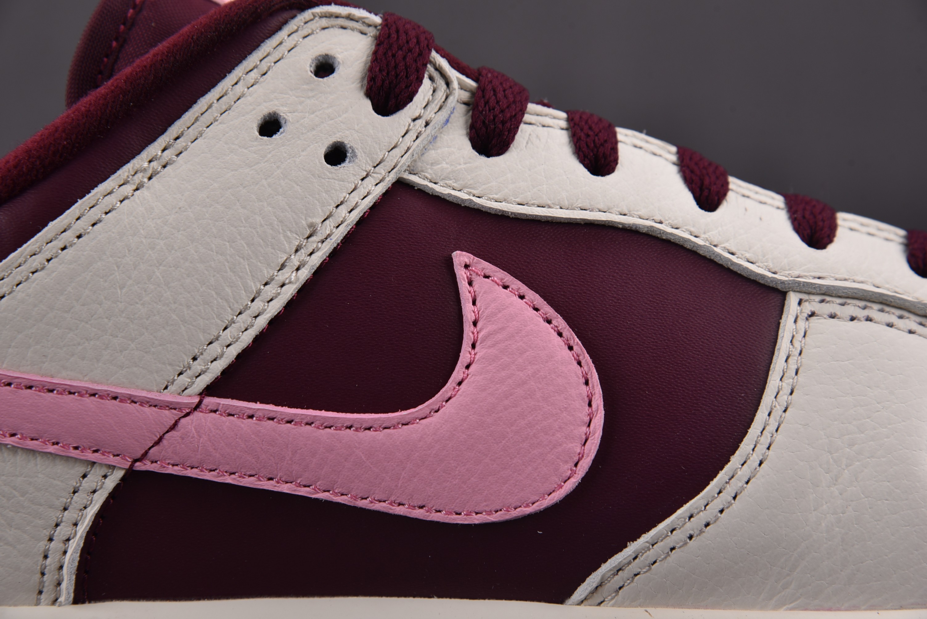 Nike Dunk Low Valentine's Day