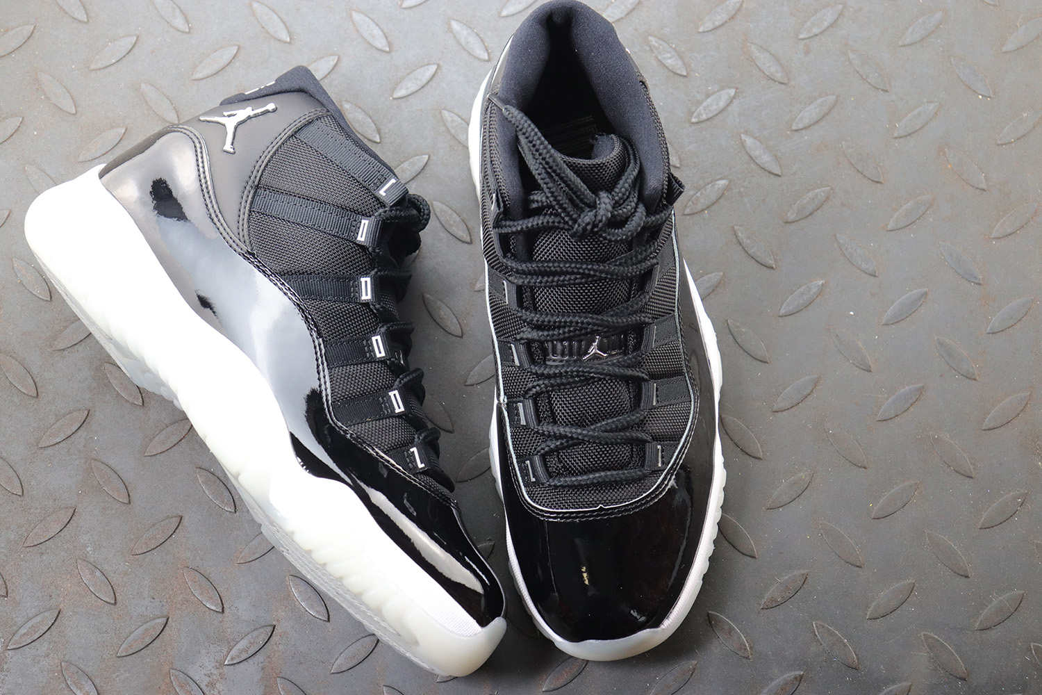 Jordan 11 Retro Black Clear/Jubilee