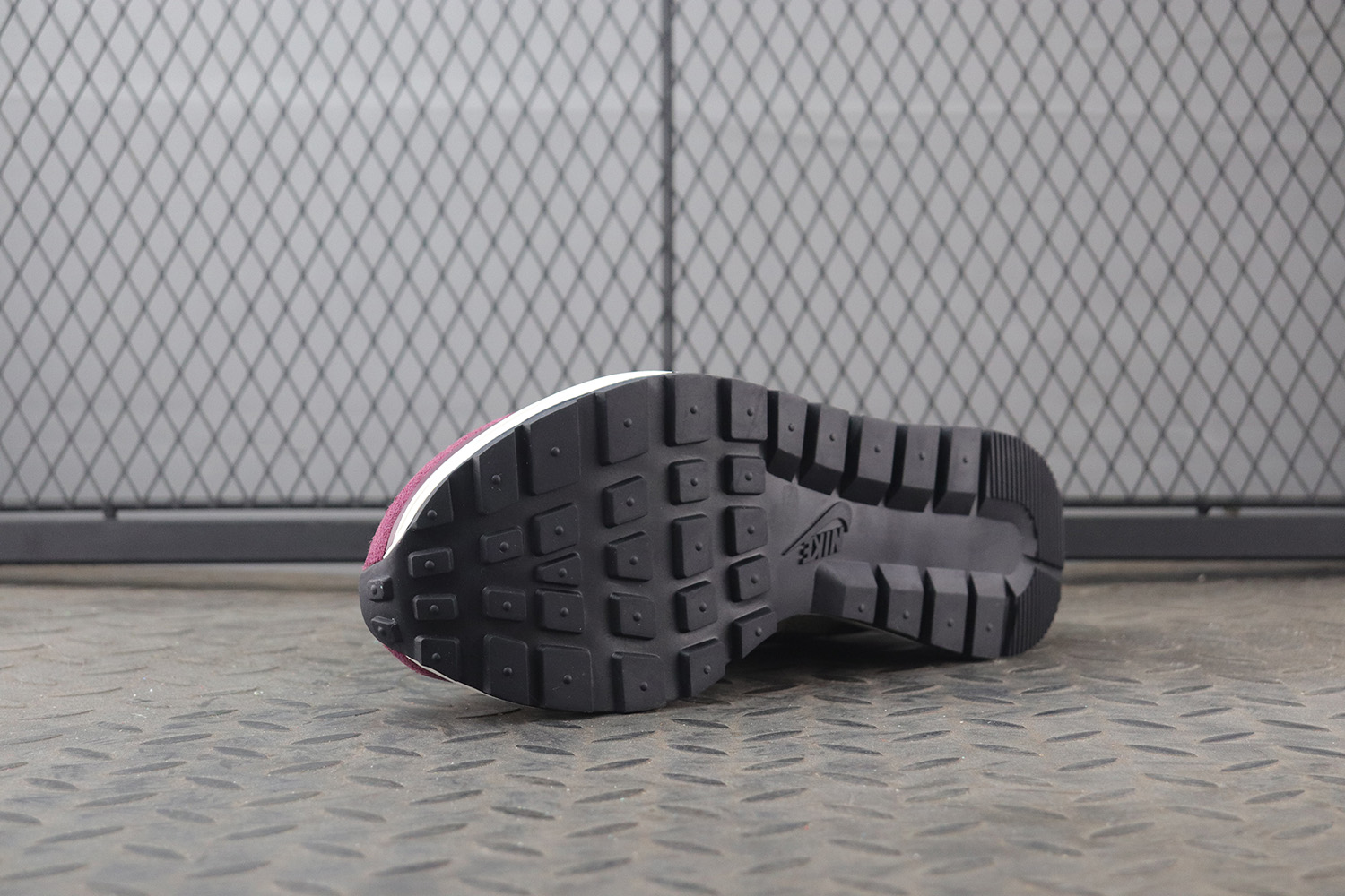 Nike Vaporwaffle sacai Villain Red Neptune Green