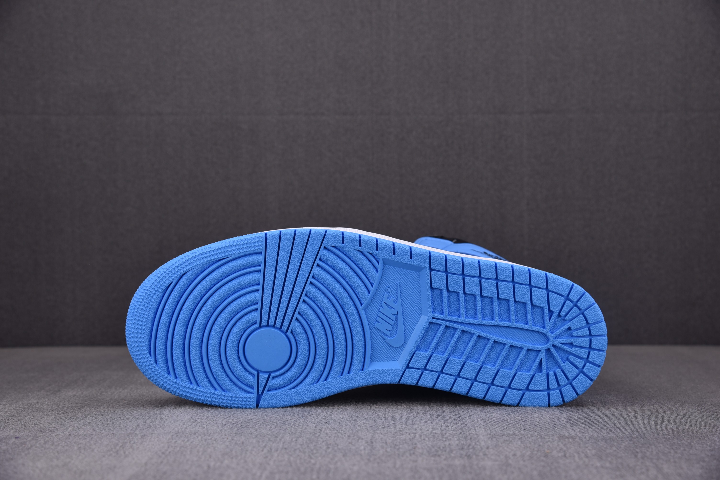 Air Jordan 1 High OG University Blue