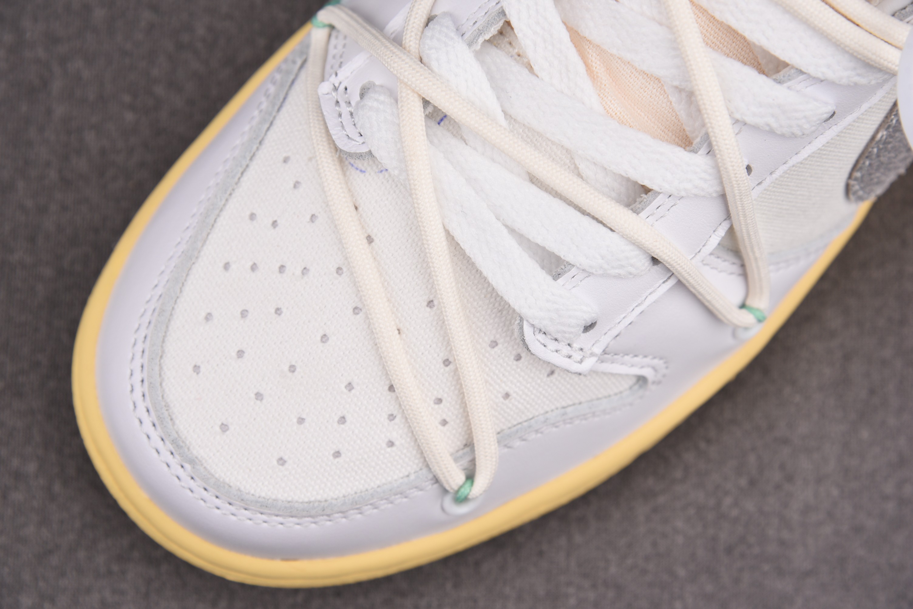 Nike Dunk Low   Lot 1