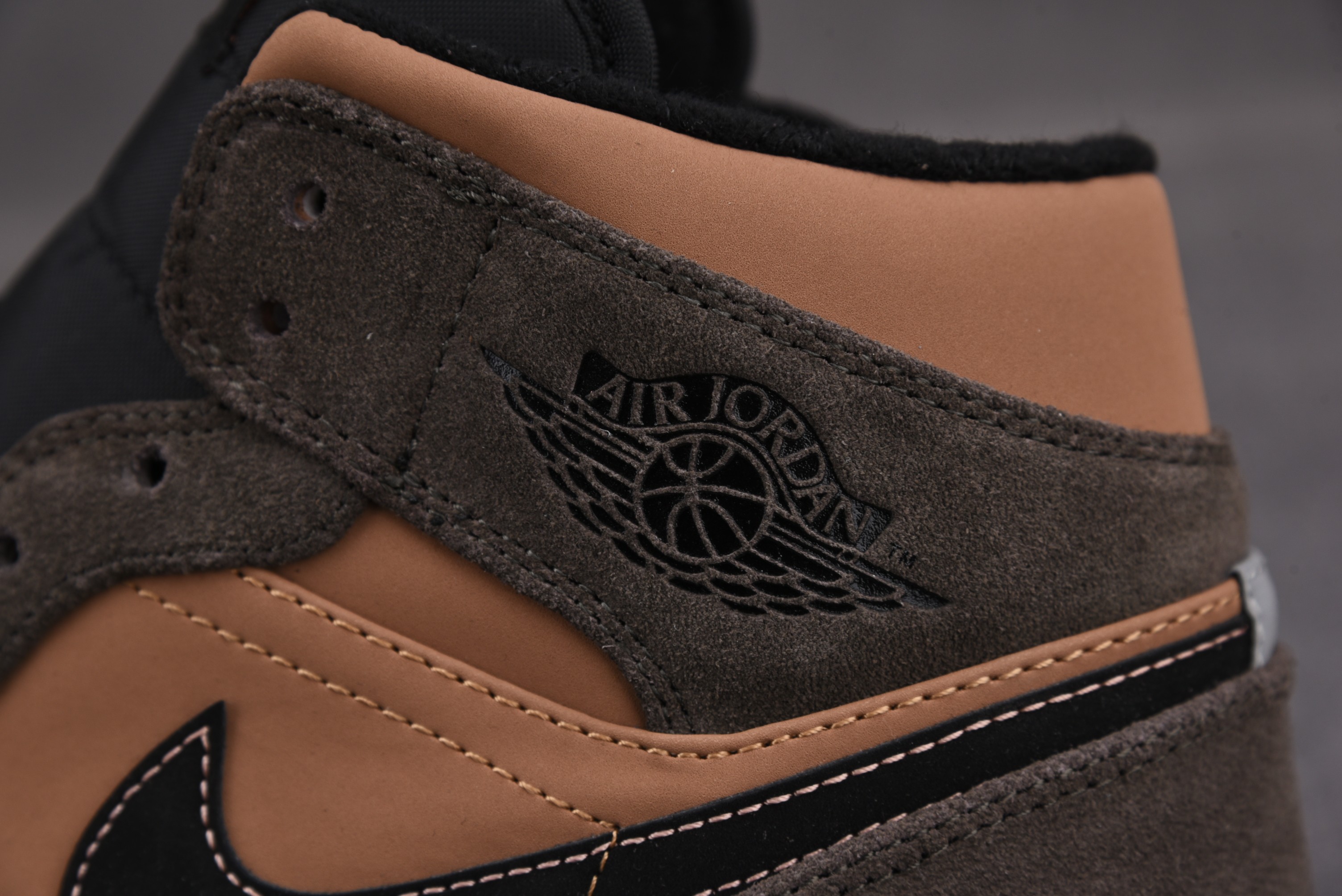 Jordan 1 Mid SE Dark Chocolate