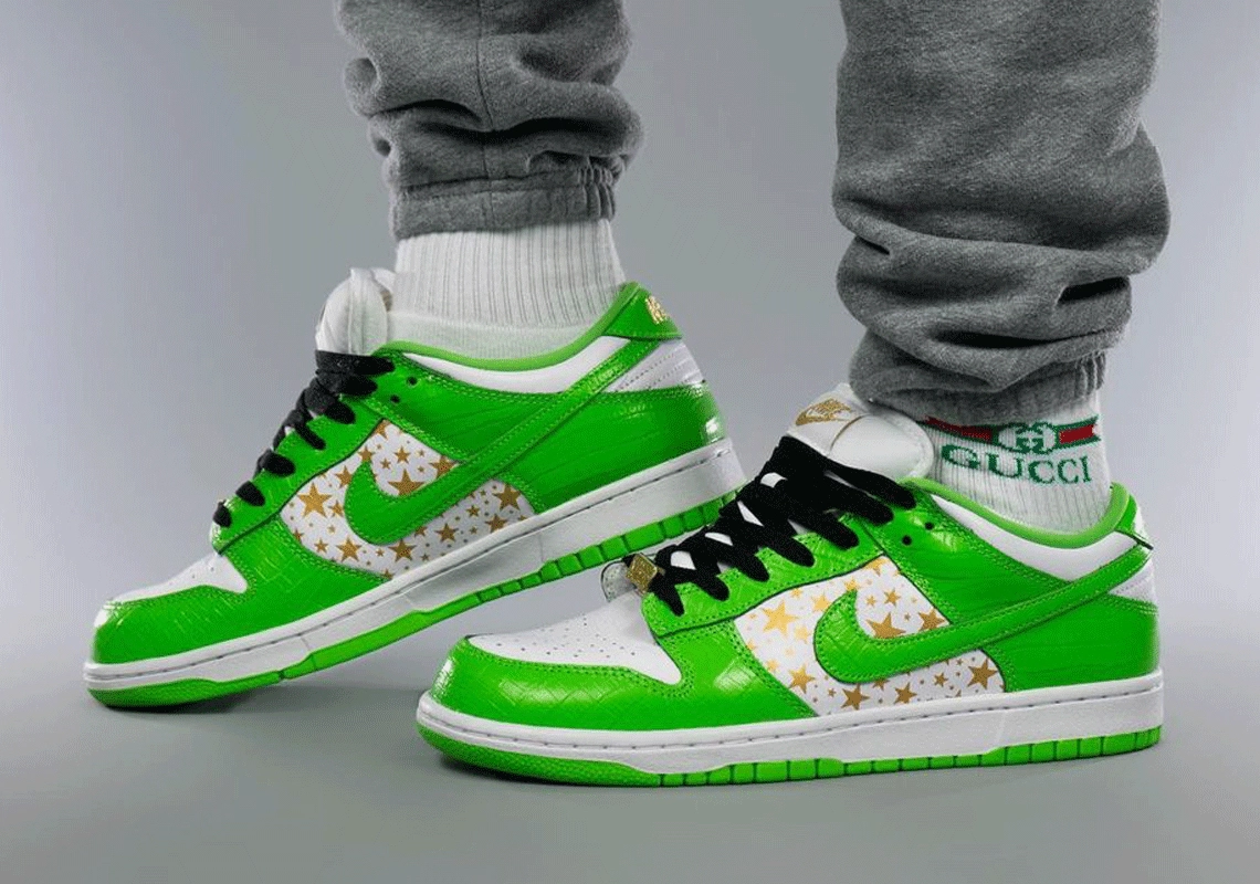 Nike SB Dunk Low Supreme Stars Mean Green