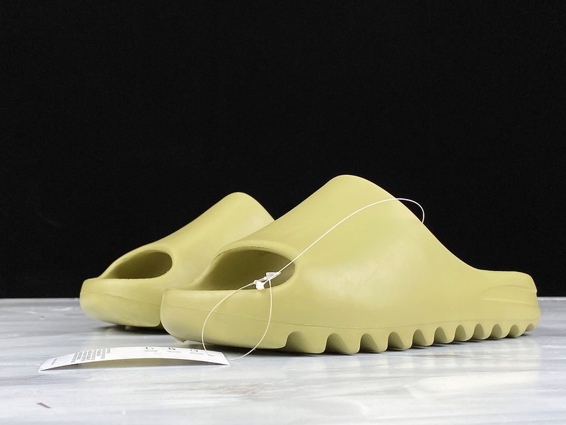 Yeezy Slide Resin (One Size Smaller!!)