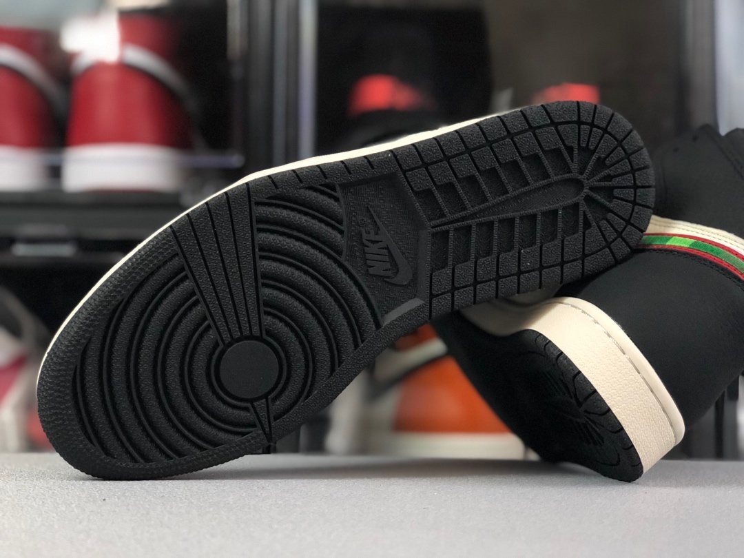 Jordan 1 Retro High OG Sports illustrated A Star is Born