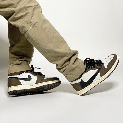 Jordan 1 Retro High Travis Scott