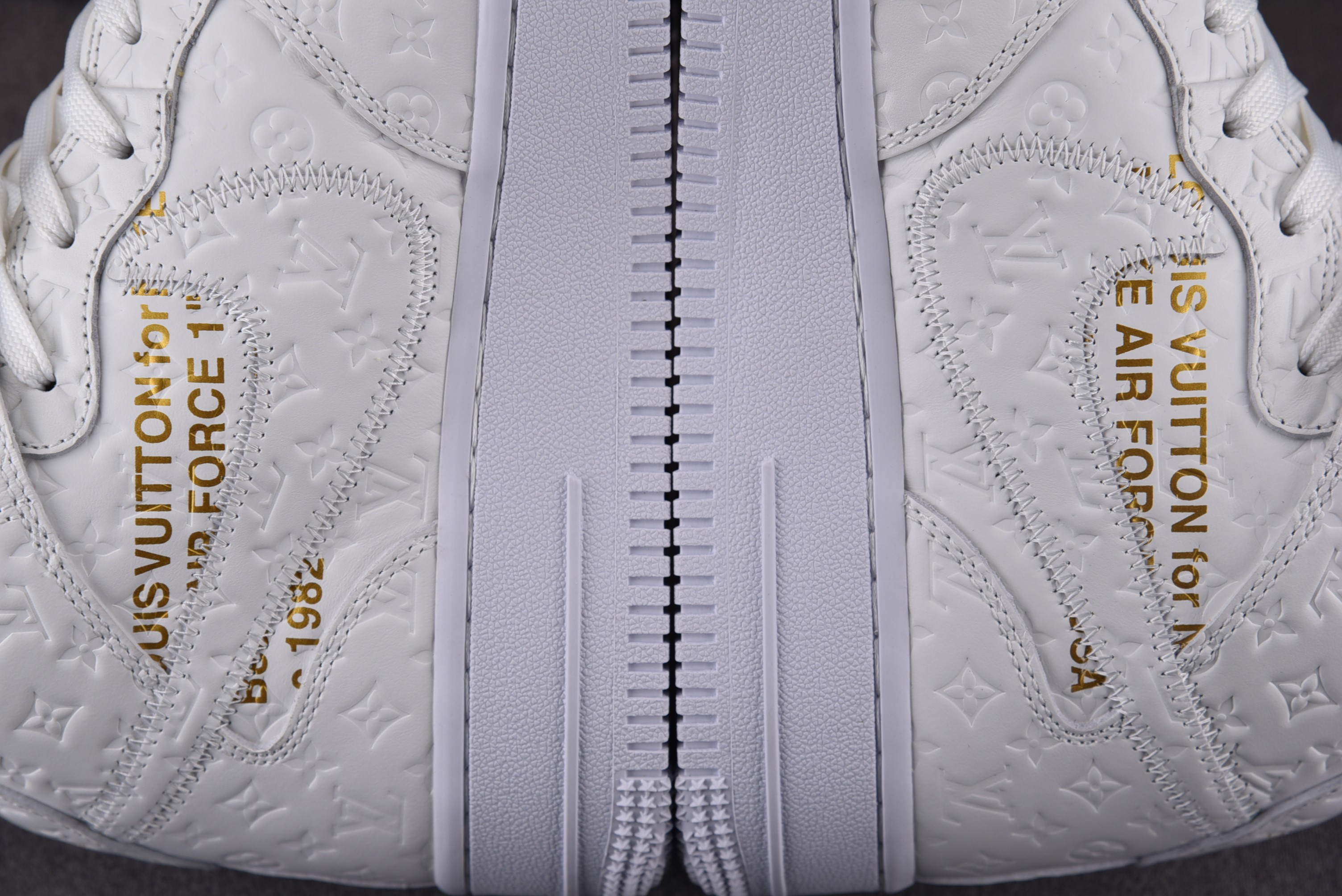 Nike Air Force 1 High Louis Vuitton   Monogram Triple White (Be careful about the size!!)