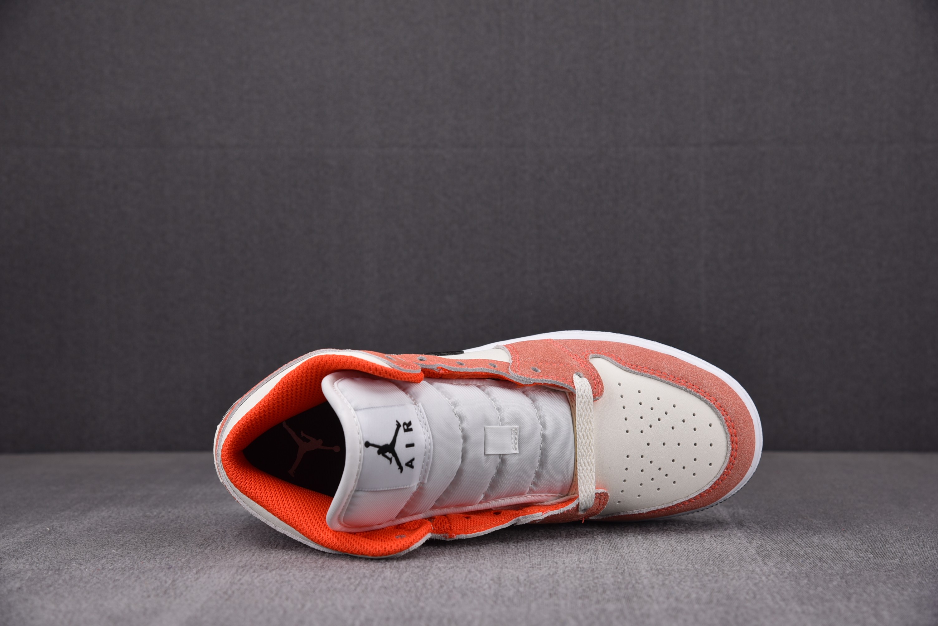 Jordan 1 Mid SE Orange Suede (GS)