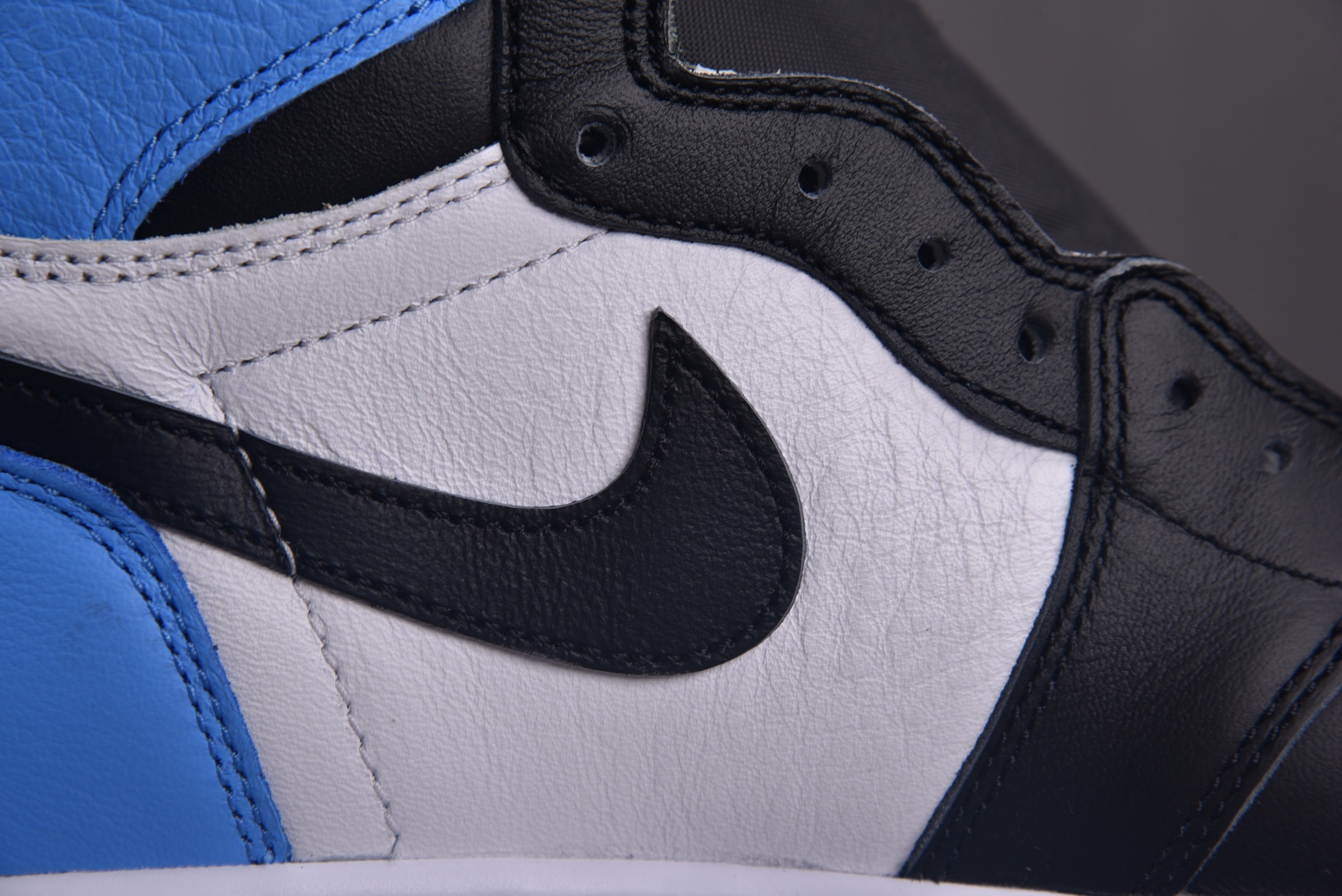 Air Jordan 1 High OG University Blue