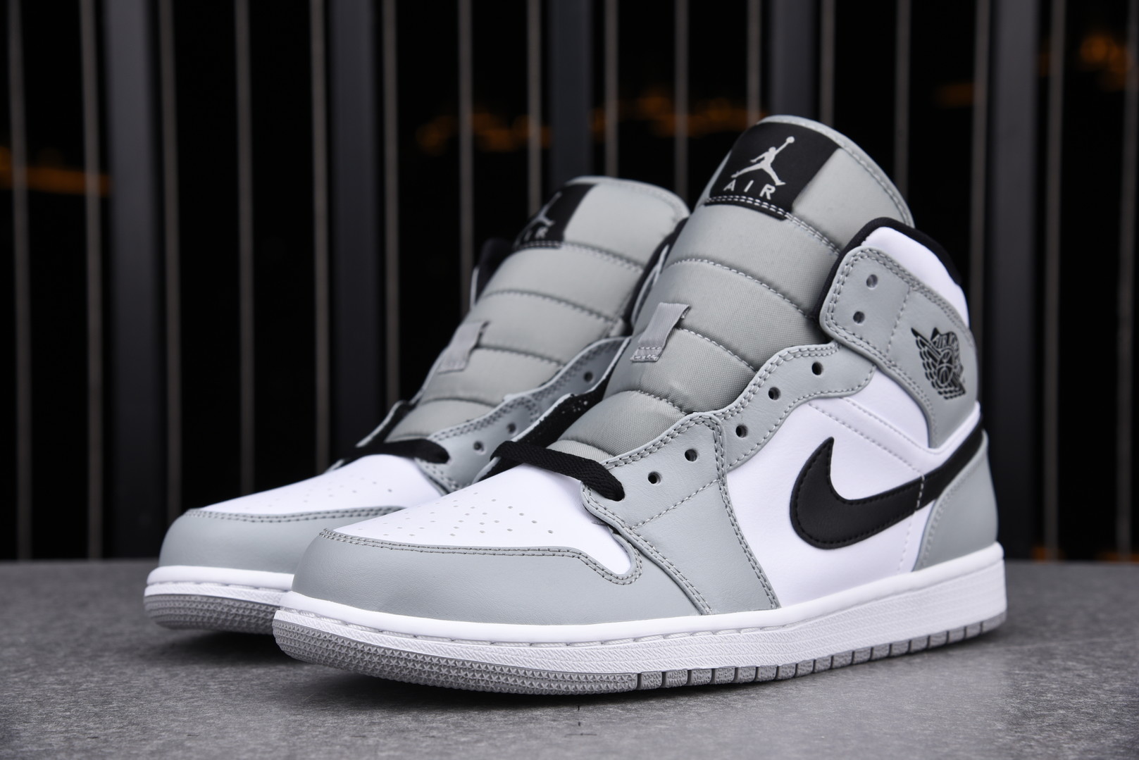 Jordan 1 Mid Light Smoke Grey