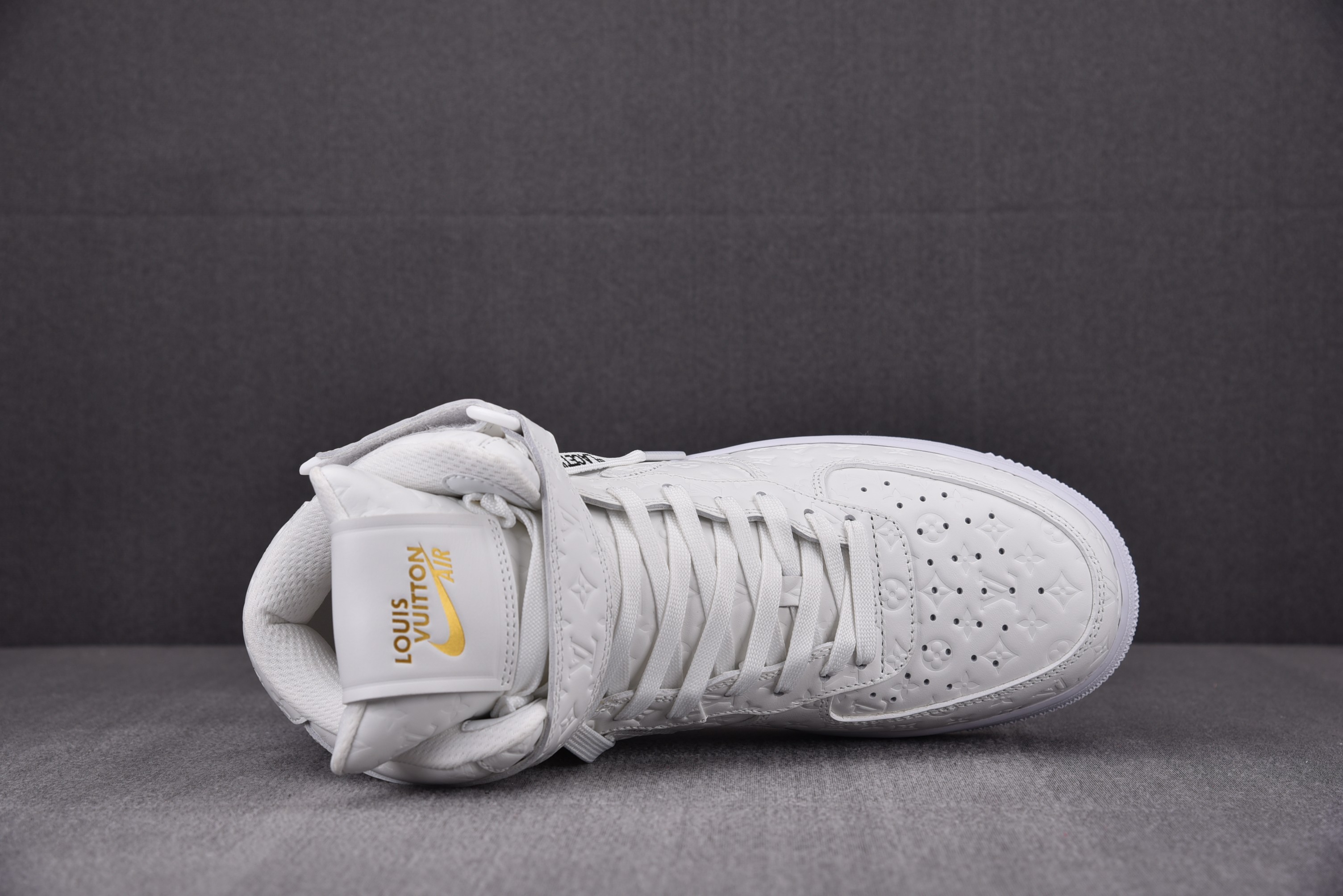 Nike Air Force 1 High Louis Vuitton   Monogram Triple White (Be careful about the size!!)