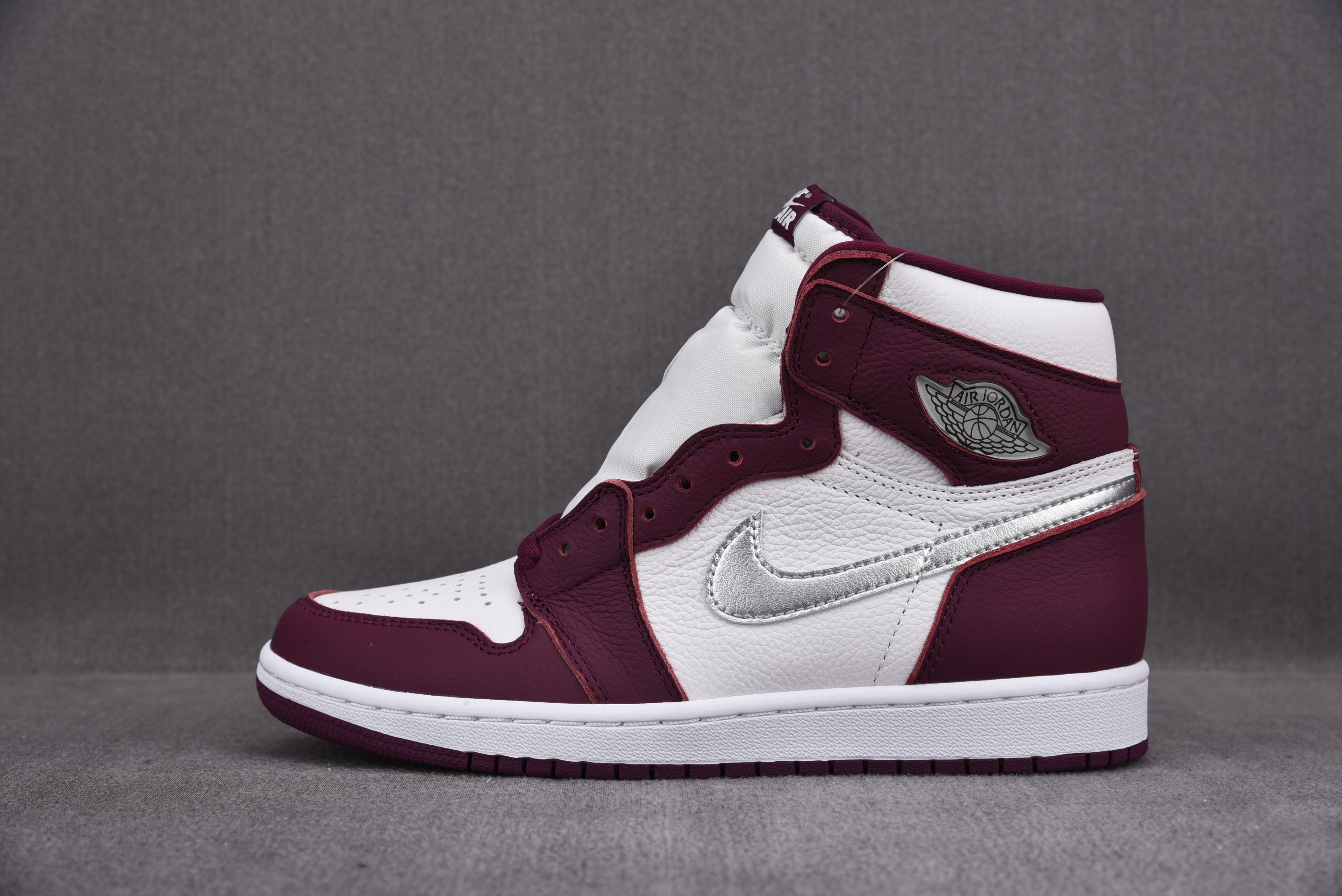 Jordan 1 Retro High OG Bordeaux