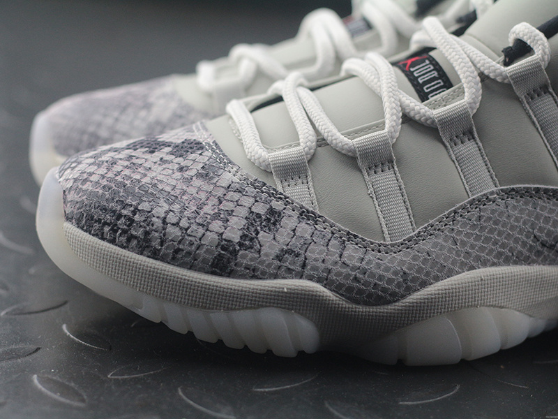 Air Jordan 11 Low SE Snakeskin Light Bone