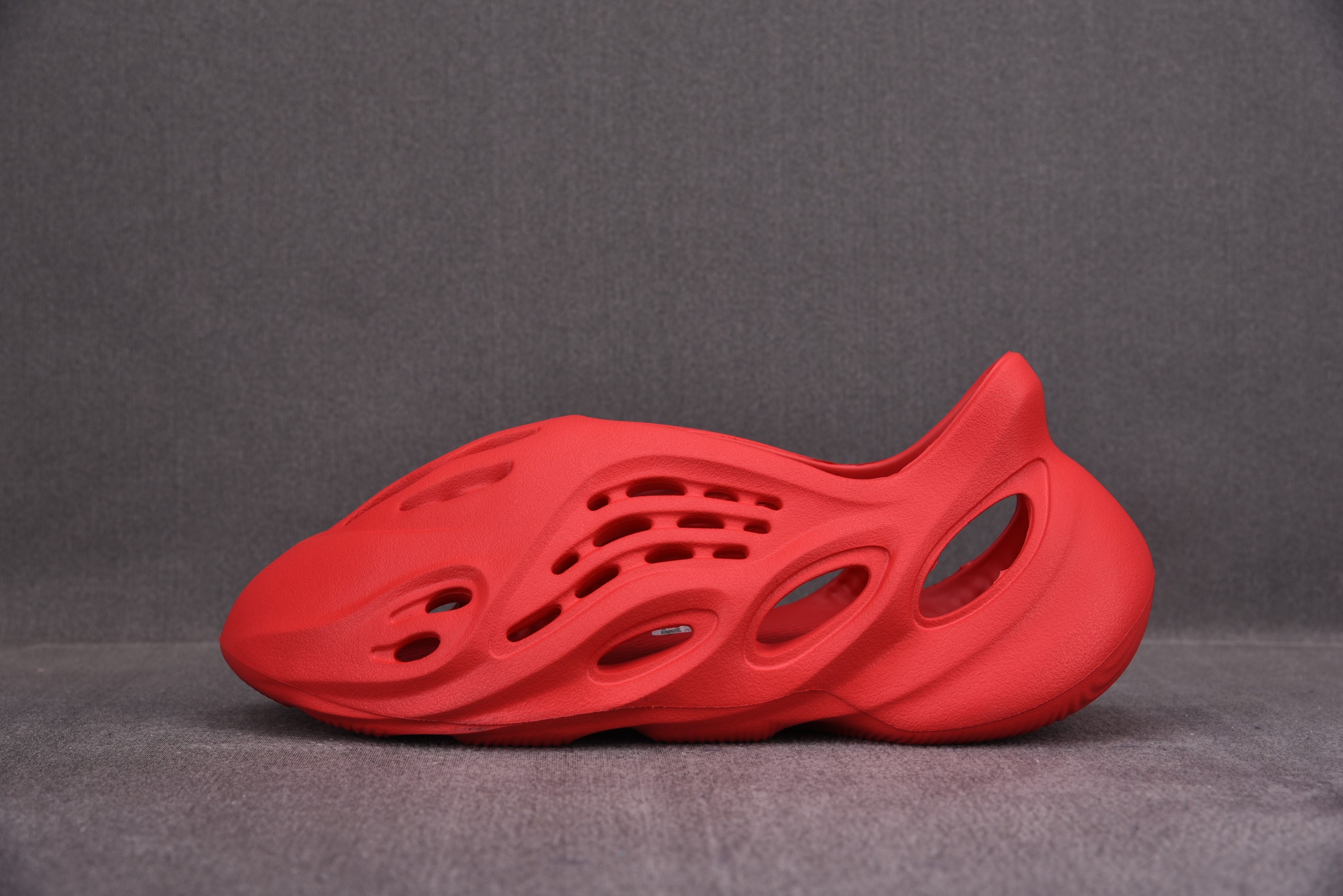 adidas Yeezy Foam RNNR Vermillion (One Size Smaller!!)