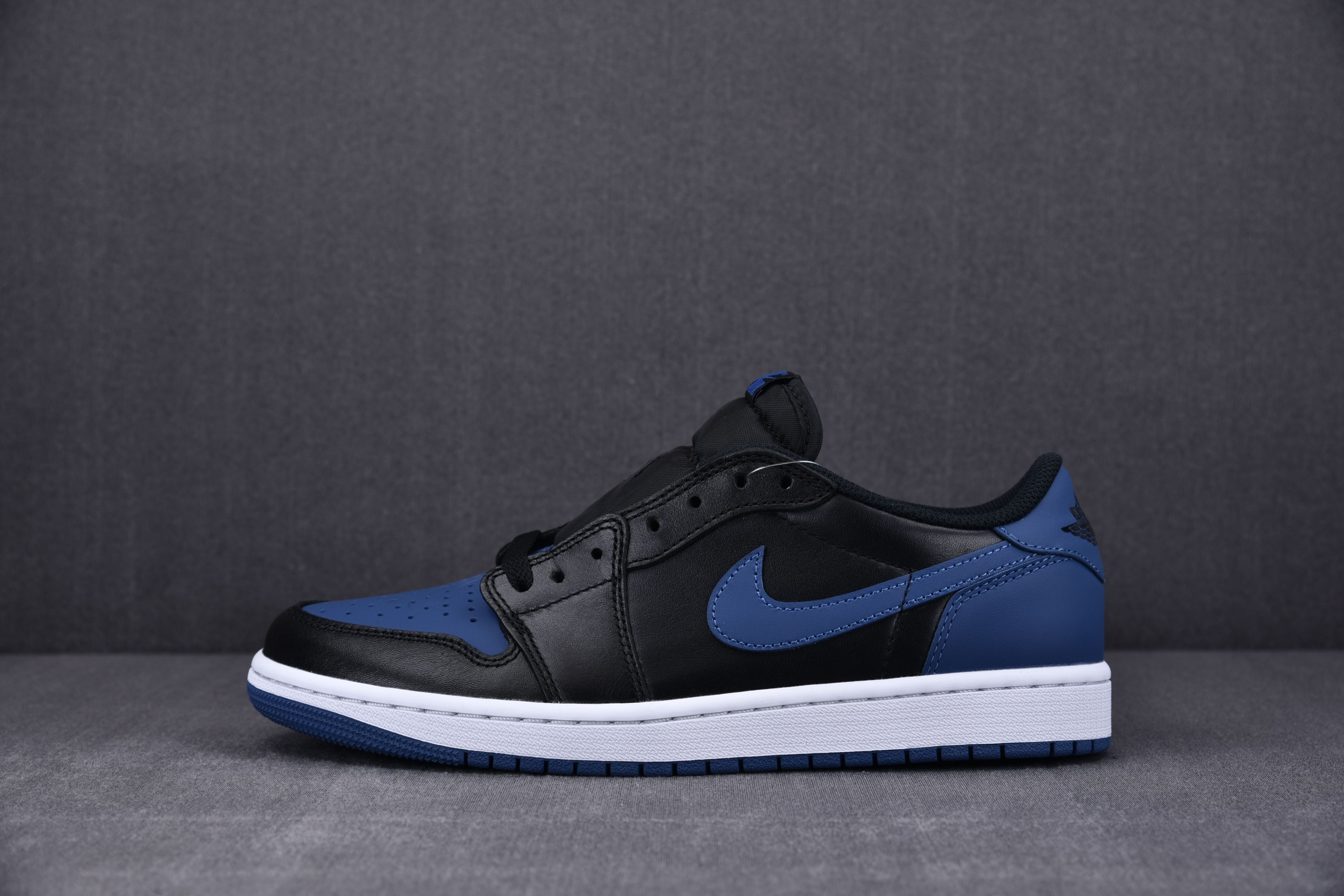Jordan 1 Retro Low OG Mystic Navy