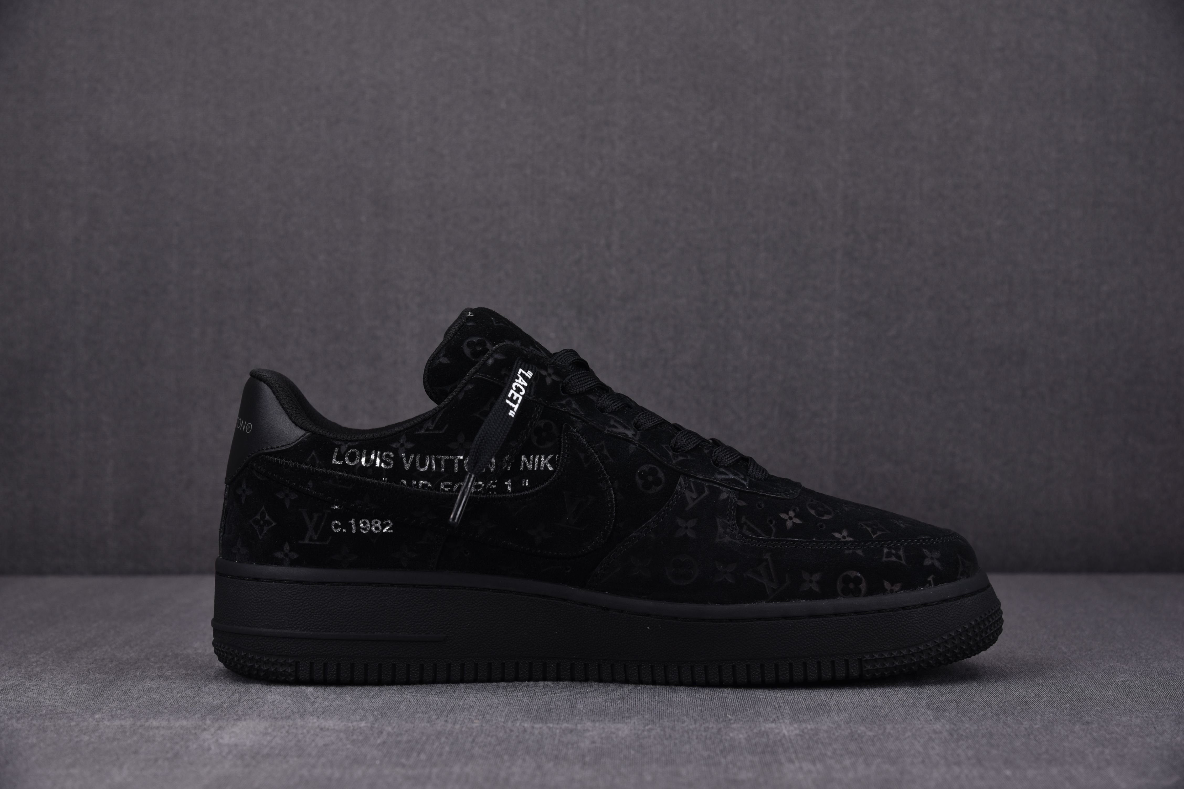 Nike Air Force 1 Low Louis Vuitton Royal Black (Be careful about the size!!)