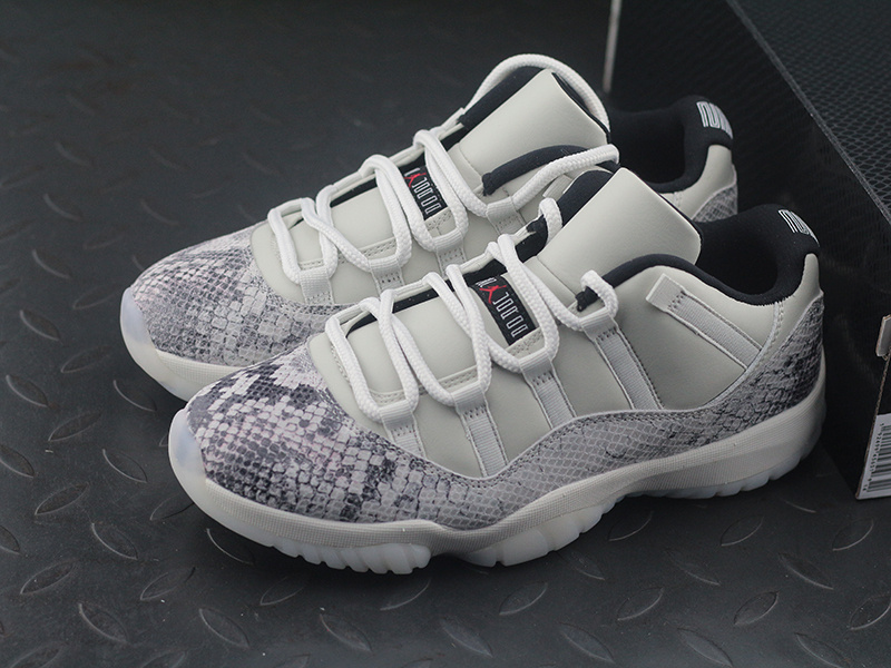 Air Jordan 11 Low SE Snakeskin Light Bone