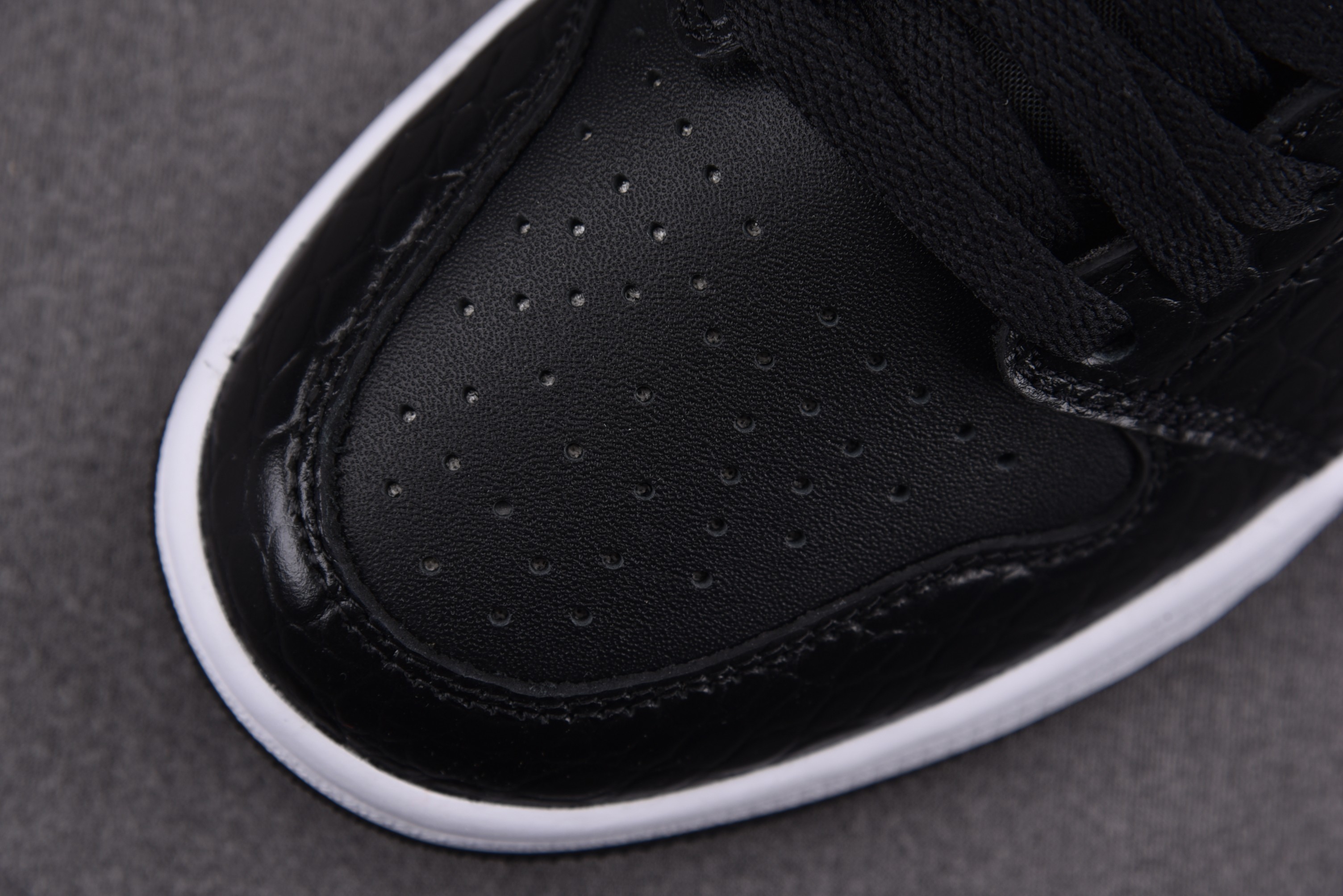 Jordan 1 Retro Low Golf Black Croc