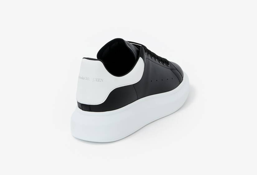 Alexander McQueen Men's Oversized Sneaker in Black/white