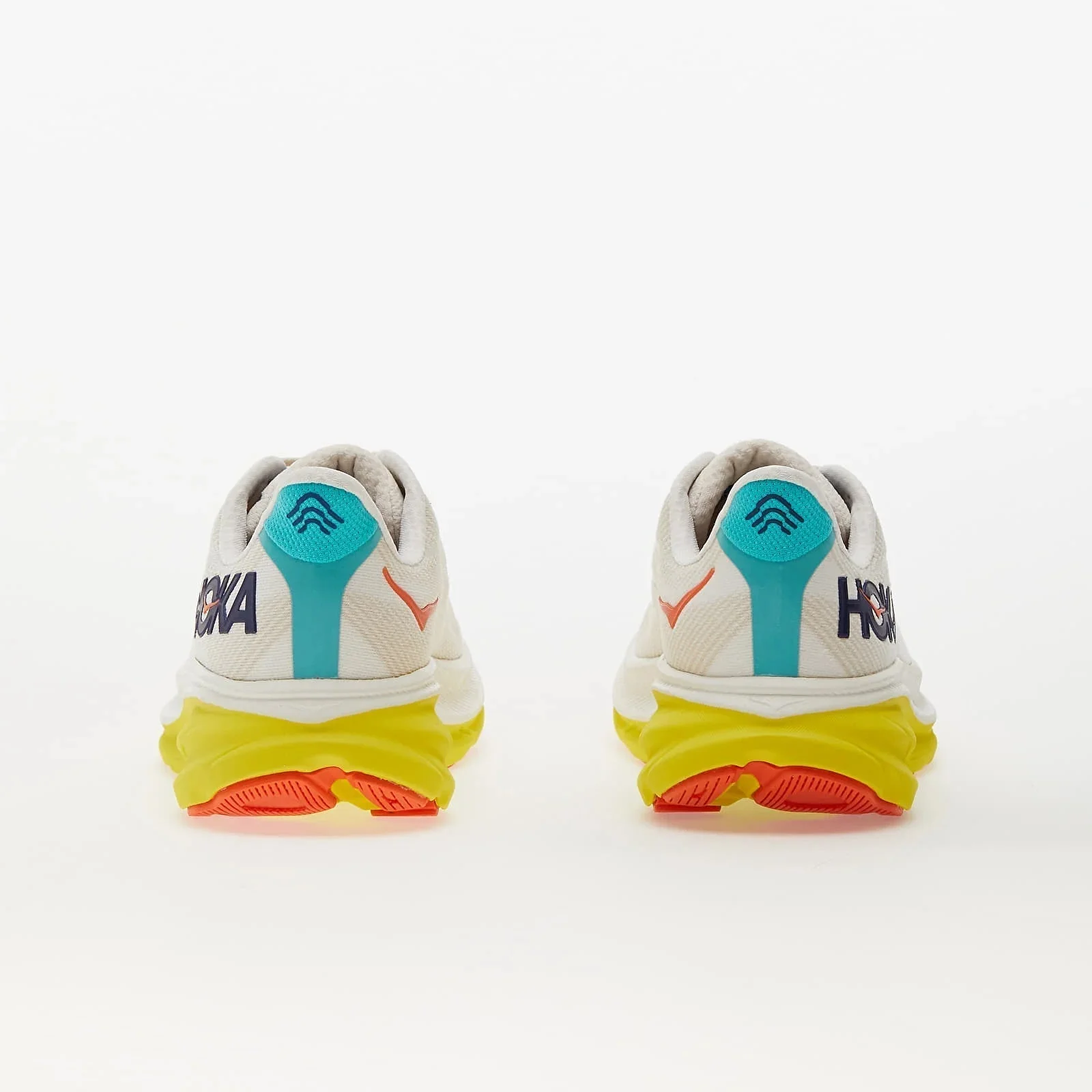 Clifton 9 Eggnog / Passion Fruit (HOKA er litt liten – ta en størrelse opp.)