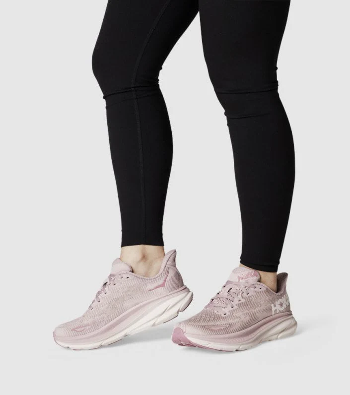 Clifton 9 - Pale mauve / Peach whip (HOKA er litt liten – ta en størrelse opp.)