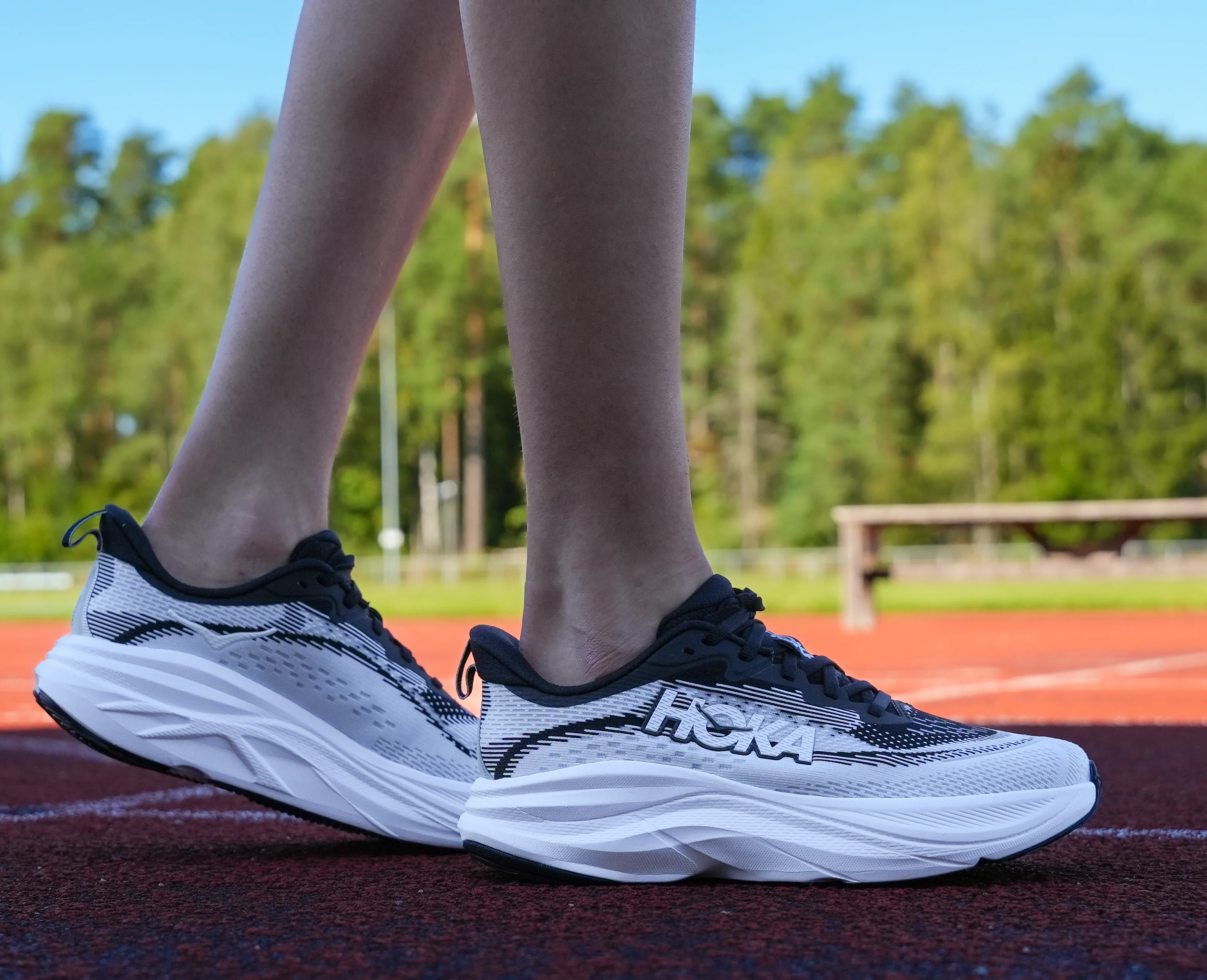 Hoka W SKYFLOW WIDE Black / White (HOKA er litt liten – ta en størrelse opp.)