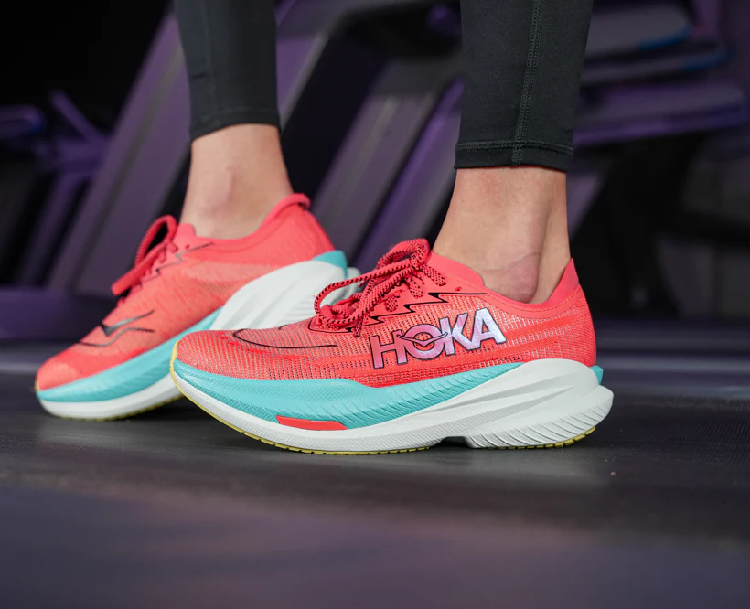Hoka W MACH X 2 Grapefruit / Electric Coral (HOKA er litt liten – ta en størrelse opp.)