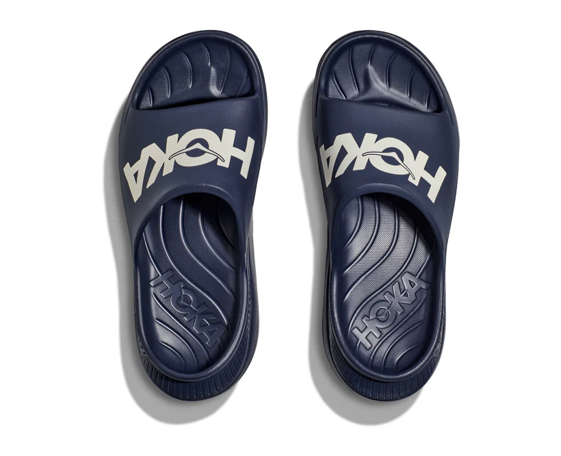 Hoka U ORA ATHLETIC SLIDE Varsity Navy / White (HOKA er litt liten – ta en størrelse opp.)