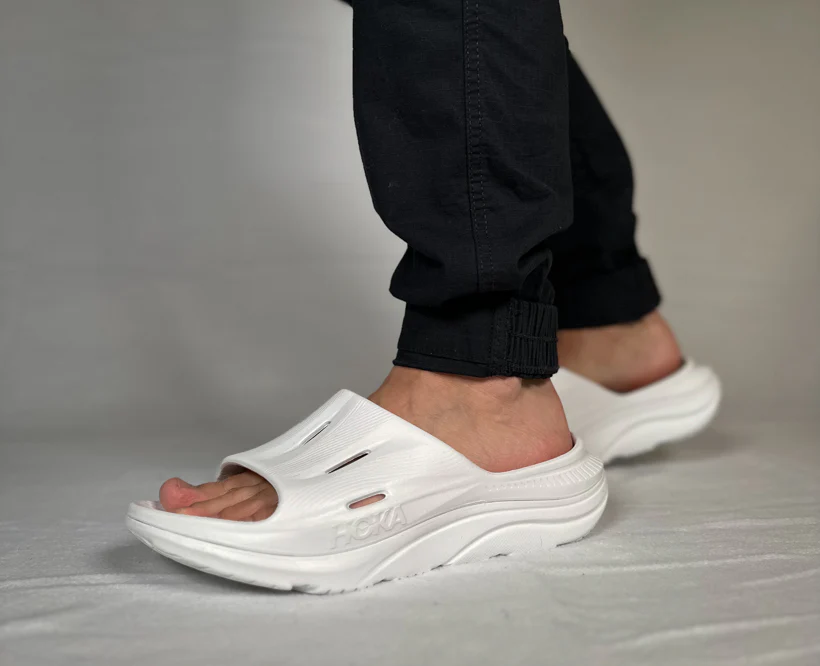 Hoka U ORA RECOVERY SLIDE 3 White / White (HOKA er litt liten – ta en størrelse opp.)