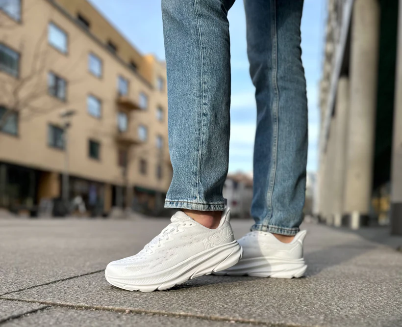 Hoka W CLIFTON 9 White / White (HOKA er litt liten – ta en størrelse opp.)