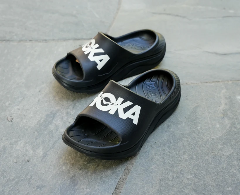 Hoka U ORA ATHLETIC SLIDE Black / White (HOKA er litt liten – ta en størrelse opp.)