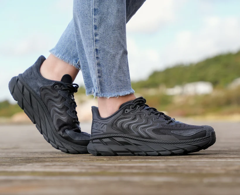 Hoka U CLIFTON LS Black / Asphalt (HOKA er litt liten – ta en størrelse opp.)