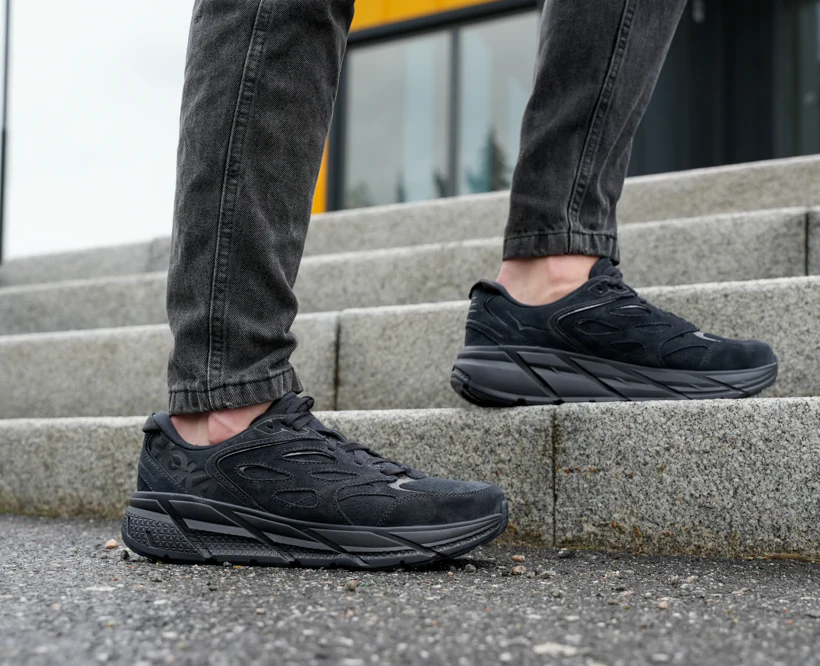 Hoka U CLIFTON L SUEDE Black / Black (HOKA er litt liten – ta en størrelse opp.)