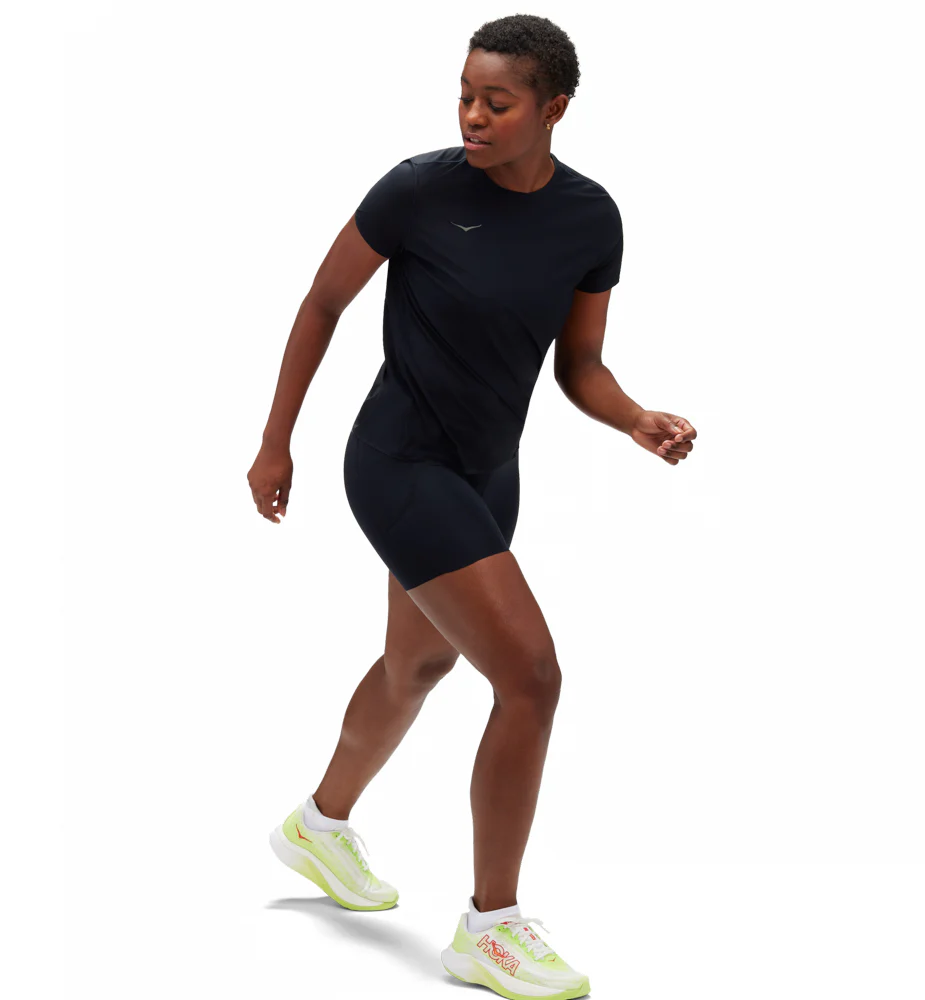 Hoka W AIROLITE RUN SHORT SLEEVE Black (HOKA er litt liten – ta en størrelse opp.)