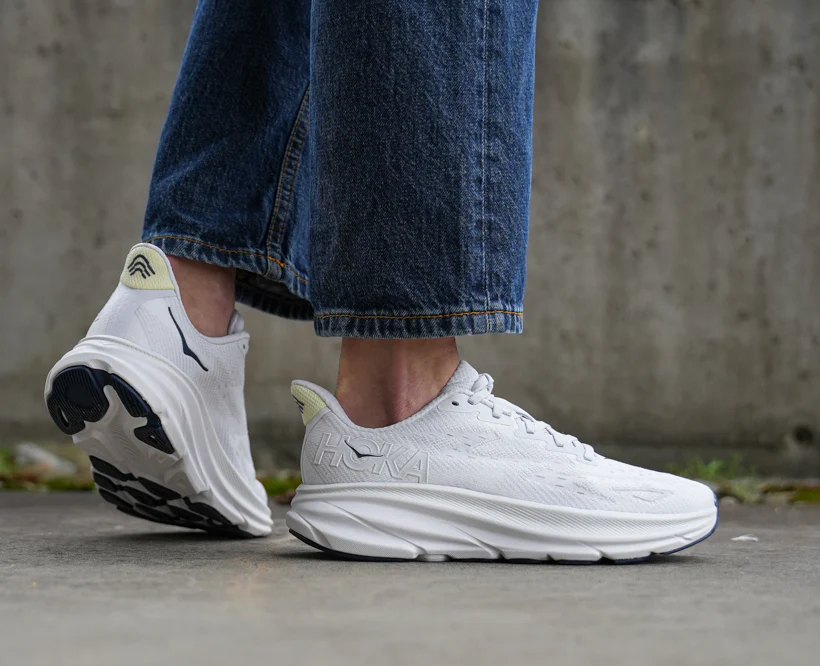 Hoka W CLIFTON 9 Cosmic Grey / White (HOKA er litt liten – ta en størrelse opp.)