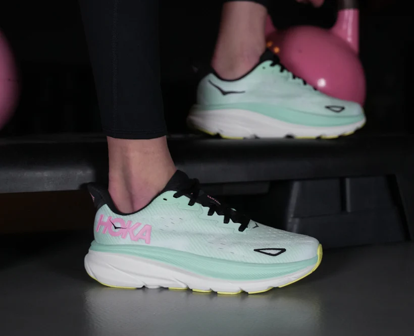 Hoka W CLIFTON 9 Mint Fluorite / Snow Melt (HOKA er litt liten – ta en størrelse opp.)