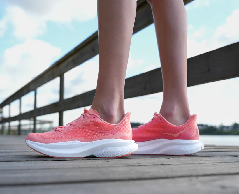 Hoka W MACH 6 LA Guava / White (HOKA er litt liten – ta en størrelse opp.)