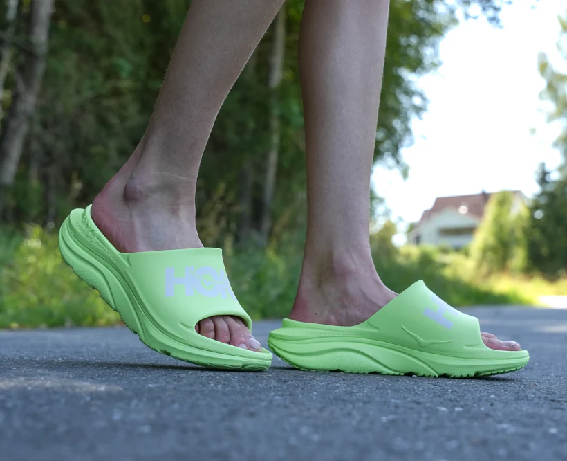Hoka U ORA ATHLETIC SLIDE Lettuce / White (HOKA er litt liten – ta en størrelse opp.)