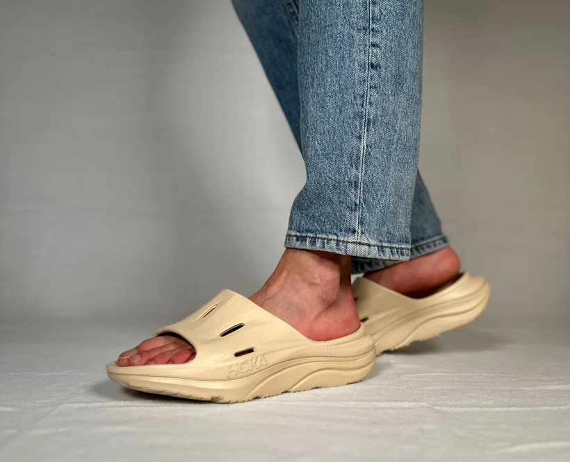Hoka U ORA RECOVERY SLIDE 3 Shifting Sand / Shifting Sand (HOKA er litt liten – ta en størrelse opp.)