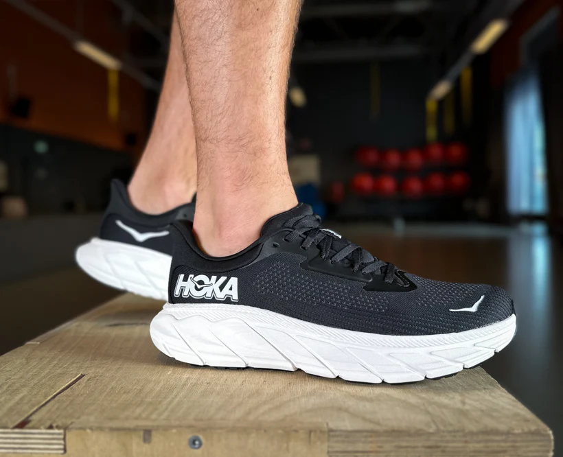 Hoka M ARAHI 7 WIDE Black / White (HOKA er litt liten – ta en størrelse opp.)