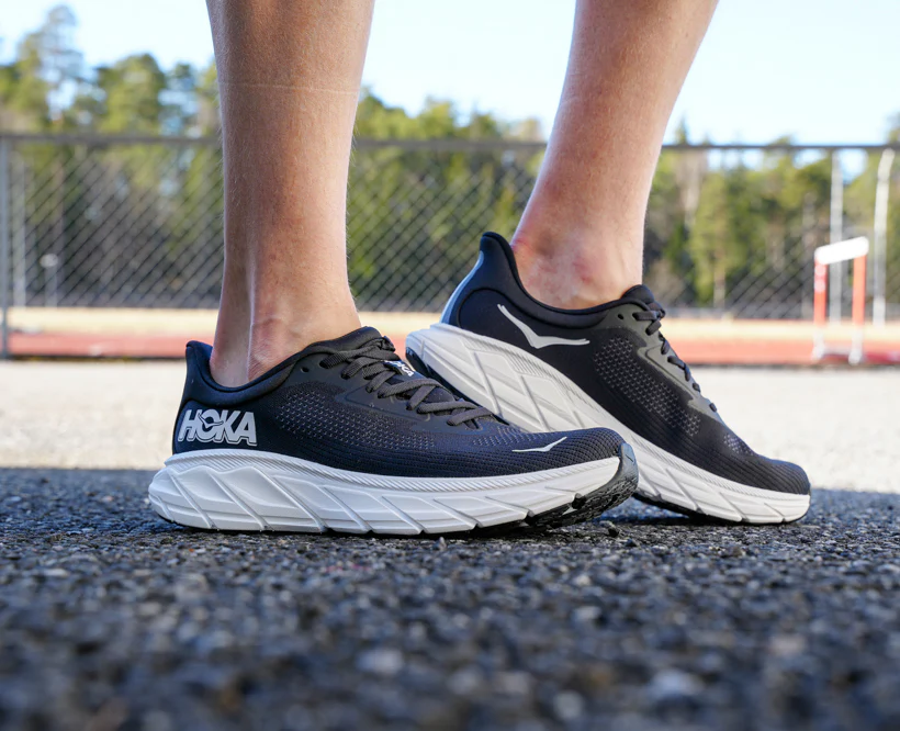 Hoka M ARAHI 7 WIDE Black / White (HOKA er litt liten – ta en størrelse opp.)