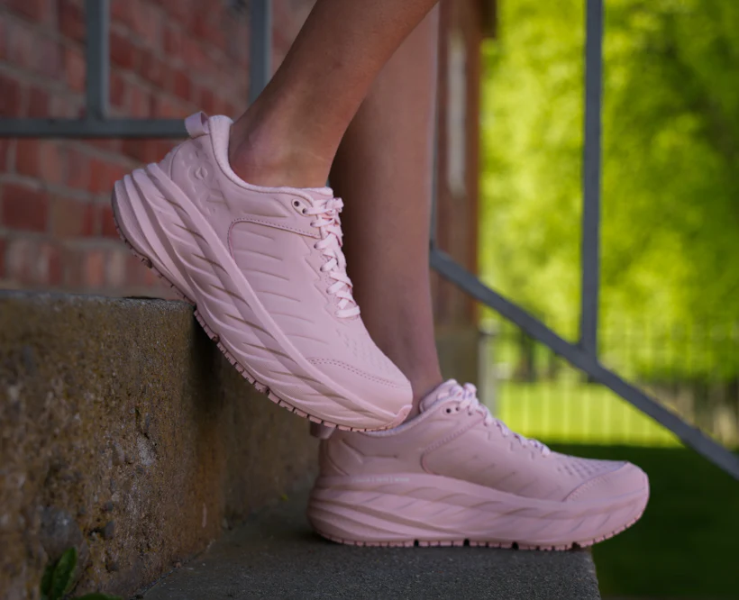 BONDI 8  BLACK / WHITE (HOKA er litt liten – ta en størrelse opp.)