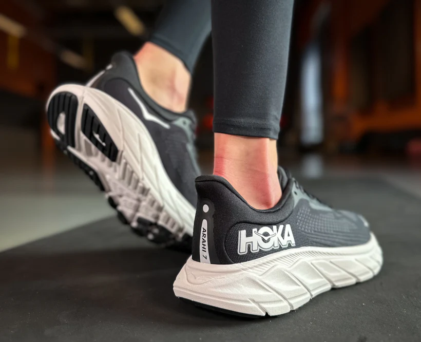 Hoka W ARAHI 7 Black / White (HOKA er litt liten – ta en størrelse opp.)
