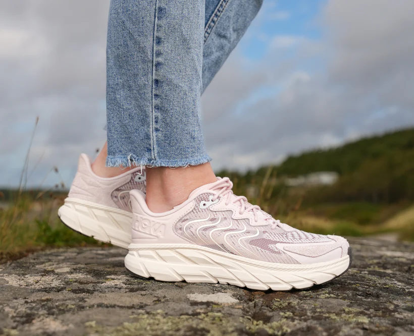 Hoka U CLIFTON LS Cosmic Pearl / Galaxy (HOKA er litt liten – ta en størrelse opp.)