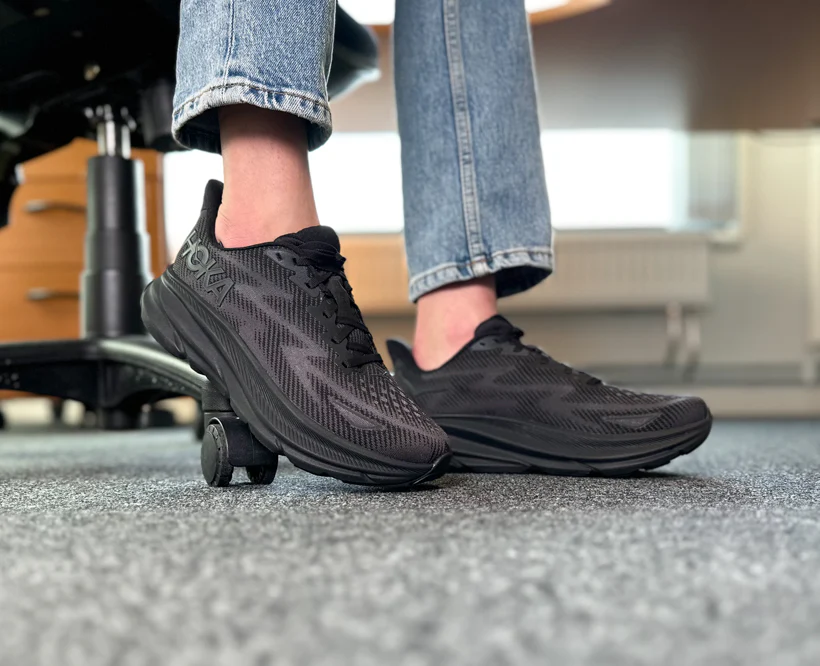 Hoka W CLIFTON 9 Black / Black (HOKA er litt liten – ta en størrelse opp.)