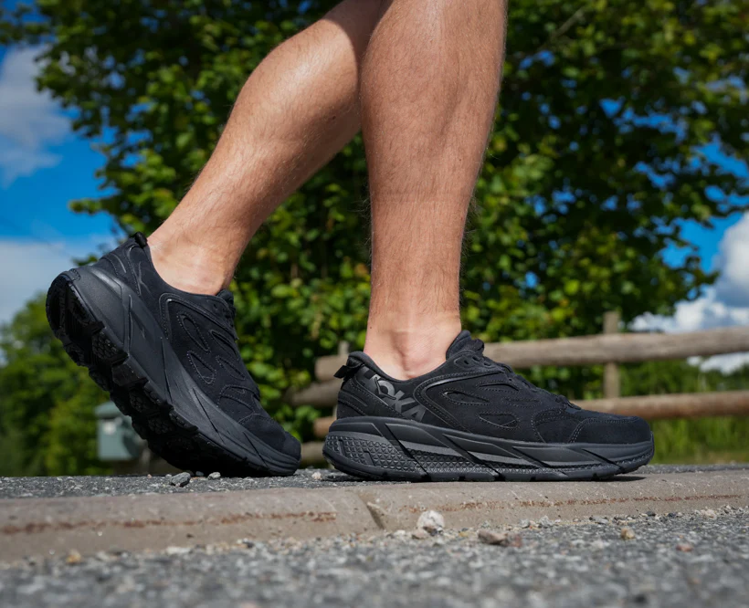 Hoka U CLIFTON L SUEDE Black / Black (HOKA er litt liten – ta en størrelse opp.)