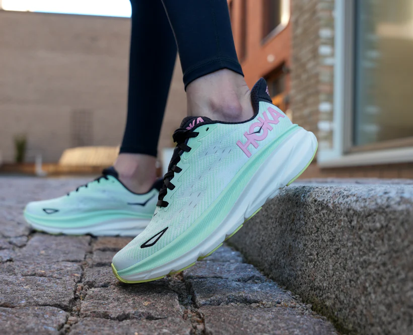 Hoka W CLIFTON 9 Mint Fluorite / Snow Melt (HOKA er litt liten – ta en størrelse opp.)
