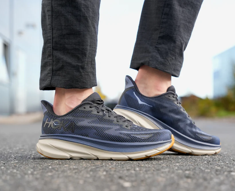 Hoka M CLIFTON 9 Black / Varsity Navy (HOKA er litt liten – ta en størrelse opp.)