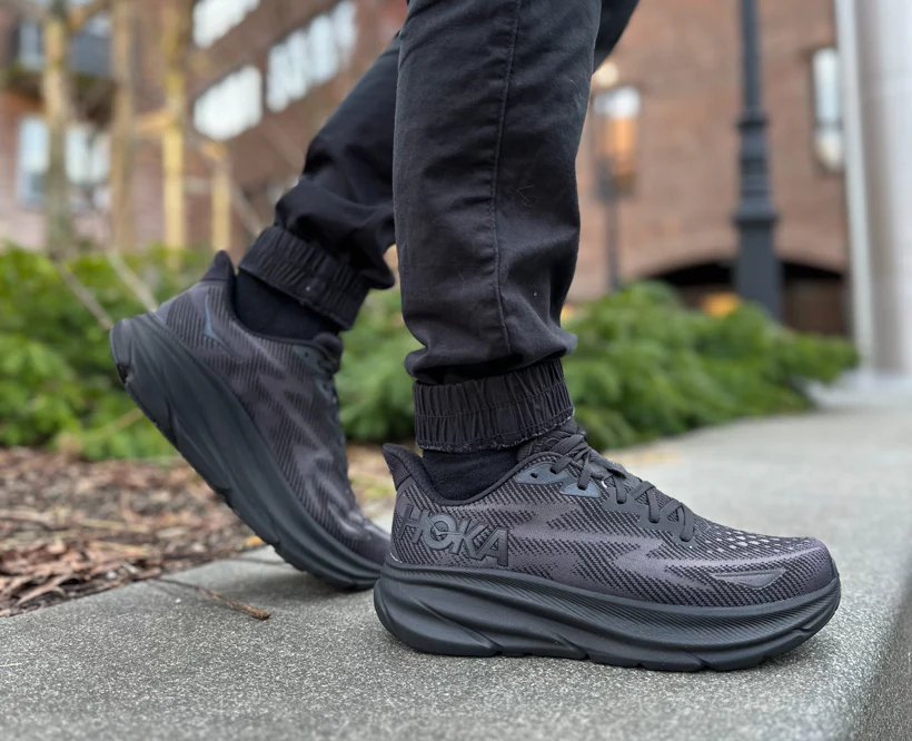 Hoka M CLIFTON 9 Black / Black (HOKA er litt liten – ta en størrelse opp.)