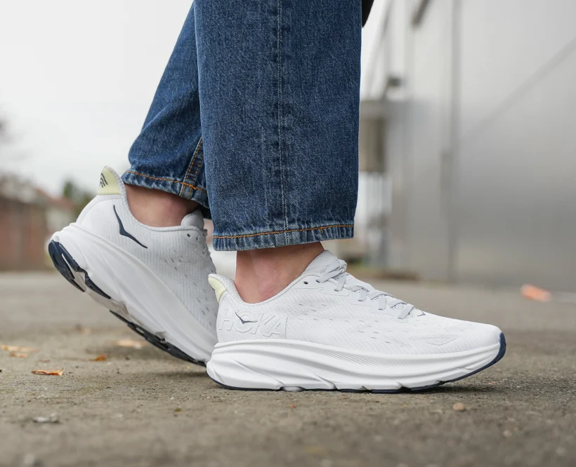 Hoka W CLIFTON 9 Cosmic Grey / White (HOKA er litt liten – ta en størrelse opp.)